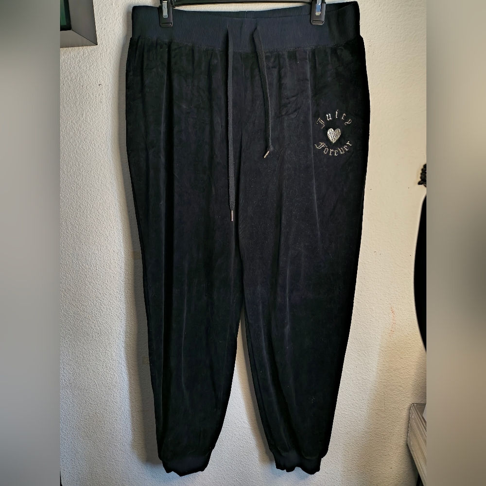 Juicy Couture x Forever 21 Rhinestone Juicy Black Velour Sweatpants. Plus